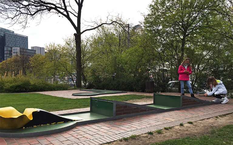 Planten Un Blomen Der Hamburger Dom Park Spielplatz Minigolf