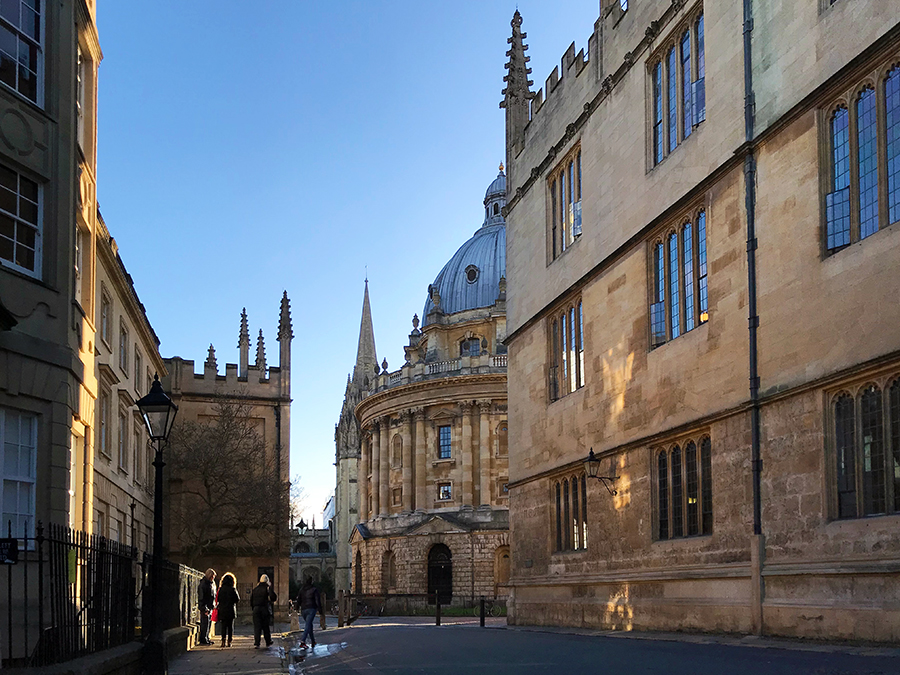 Auf dem Weg zur "Radcliffe Camera", einem der berühmtesten Gebäude Oxfords.